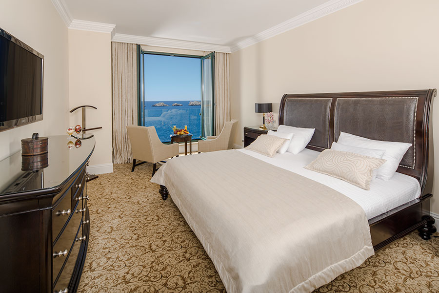 Royal-Princes_Deluxe-Sea-View-Room_3